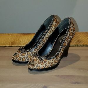 Women's size 7 wedge shoe